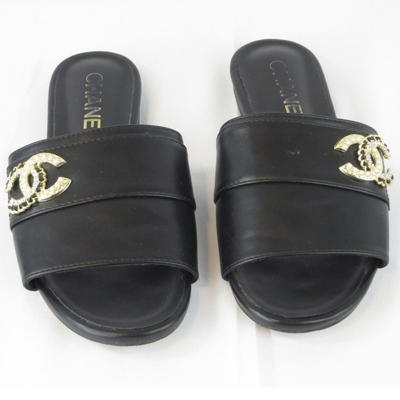 Chanel Black Leather CC Pearl Crystal Logo Slide Sandals Flat Shoes EU 38 US 8 - Picture 2 of 13
